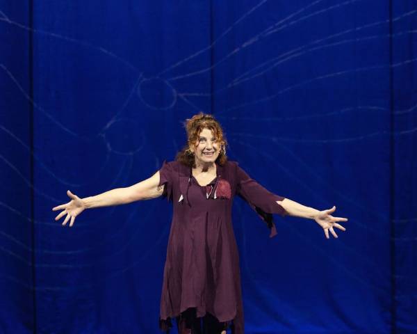 Angela Finocchiaro al Teatro Manzoni con Il Calama...